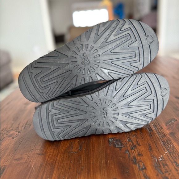 Bailey Bow UGG Women's Boots - Picture 3 of 5